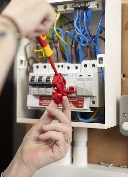 Installation of a consumer unit